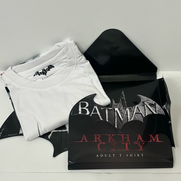 New in Box Collectable BATMAN Arkham City Print T-Shirt Size Large - Picture 5 of 11
